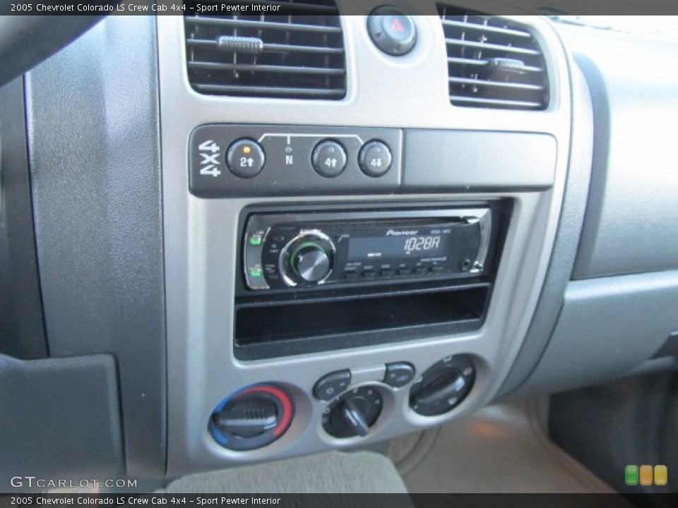 Sport Pewter Interior Controls for the 2005 Chevrolet Colorado LS Crew Cab 4x4 #57298437