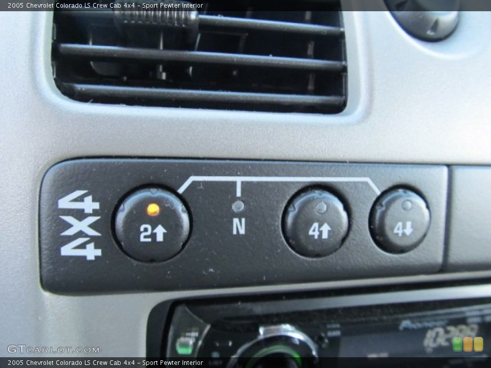 Sport Pewter Interior Controls for the 2005 Chevrolet Colorado LS Crew Cab 4x4 #57298455