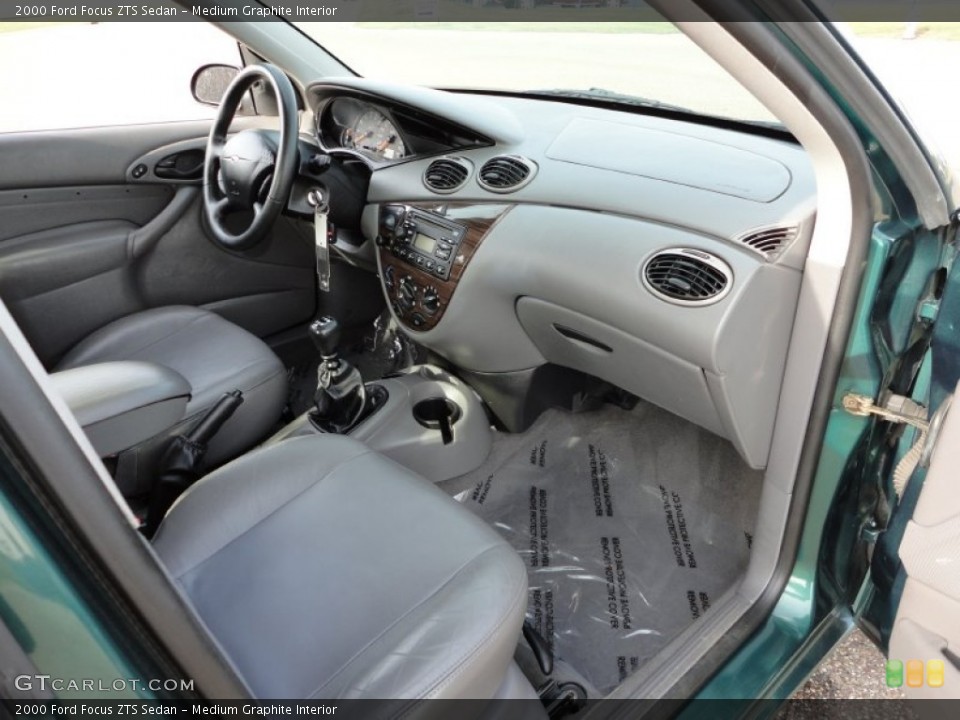 Medium Graphite Interior Dashboard for the 2000 Ford Focus ZTS Sedan #57301578