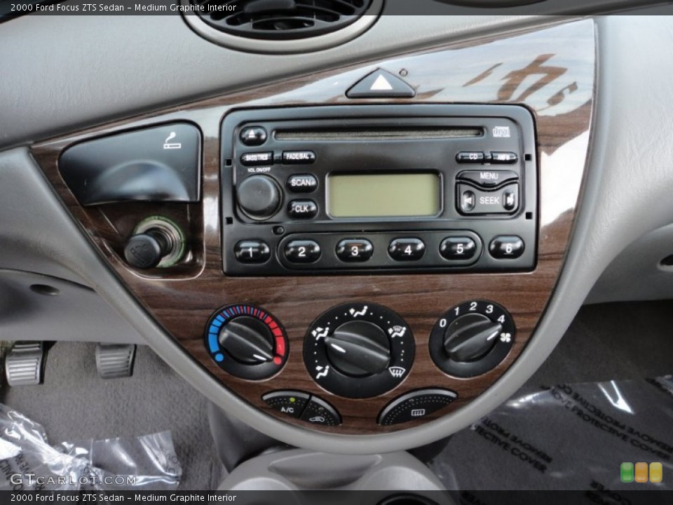 Medium Graphite Interior Controls for the 2000 Ford Focus ZTS Sedan #57301640
