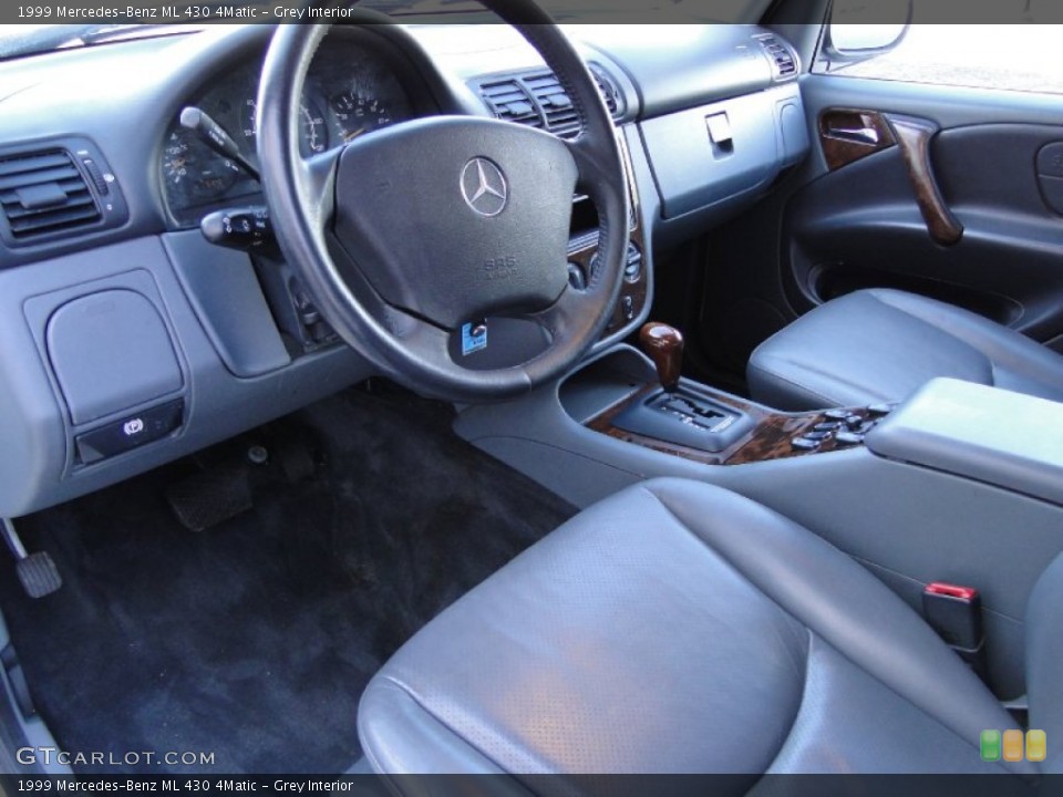 Grey Interior Photo for the 1999 Mercedes-Benz ML 430 4Matic #57312352