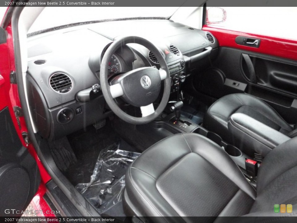 Black Interior Photo for the 2007 Volkswagen New Beetle 2.5 Convertible #57312781