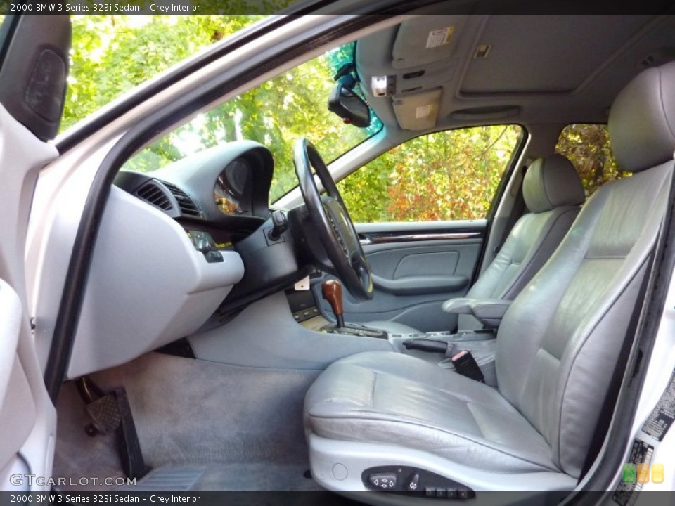 Grey Interior Photo for the 2000 BMW 3 Series 323i Sedan #57317890