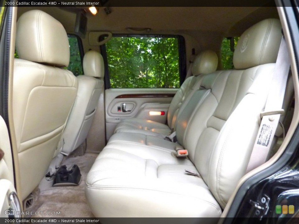 Neutral Shale Interior Photo for the 2000 Cadillac Escalade 4WD #57323795