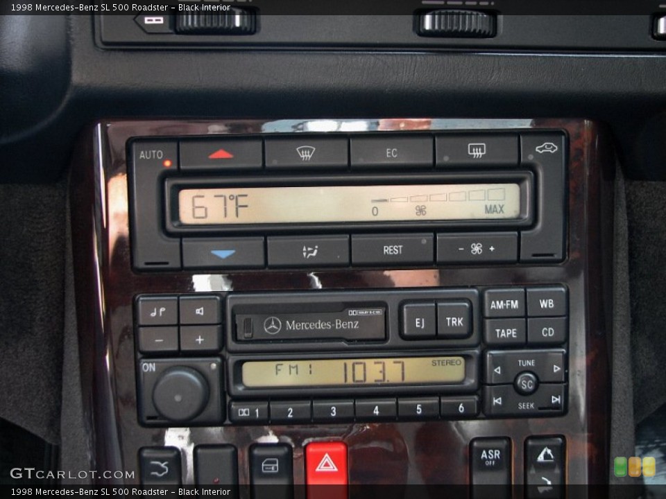 Black Interior Controls for the 1998 Mercedes-Benz SL 500 Roadster #57332936