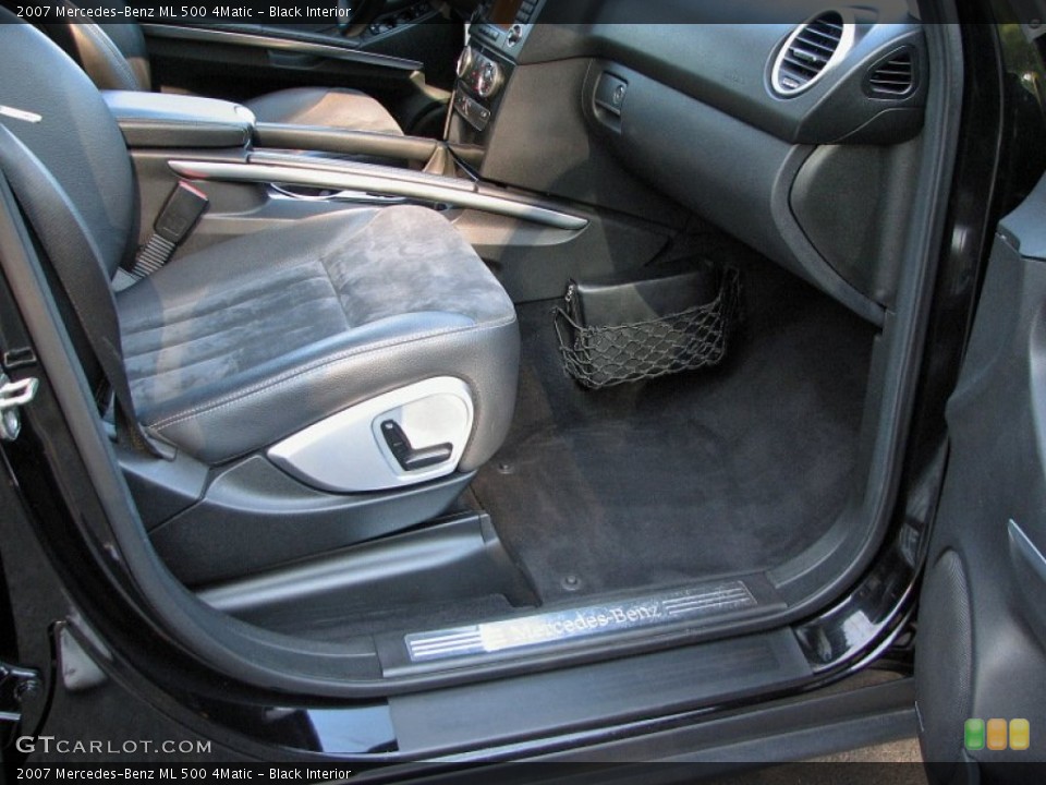 Black Interior Photo for the 2007 Mercedes-Benz ML 500 4Matic #57342008