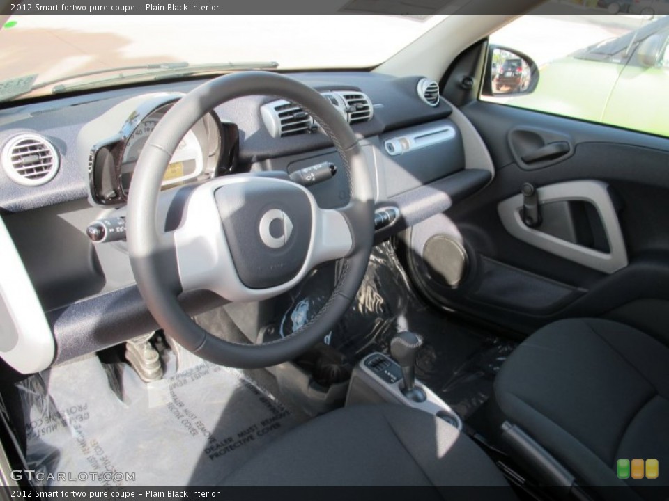 Plain Black Interior Photo for the 2012 Smart fortwo pure coupe #57342568
