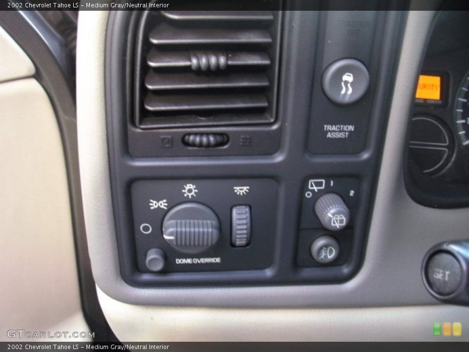 Medium Gray/Neutral Interior Controls for the 2002 Chevrolet Tahoe LS #57351882