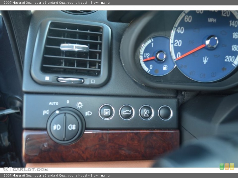 Brown Interior Controls for the 2007 Maserati Quattroporte  #57360815