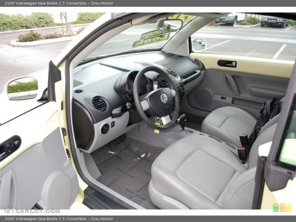 Grey Interior Photo for the 2006 Volkswagen New Beetle 2.5 Convertible #57403364