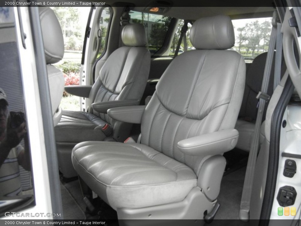 Taupe Interior Photo for the 2000 Chrysler Town & Country Limited #57418094