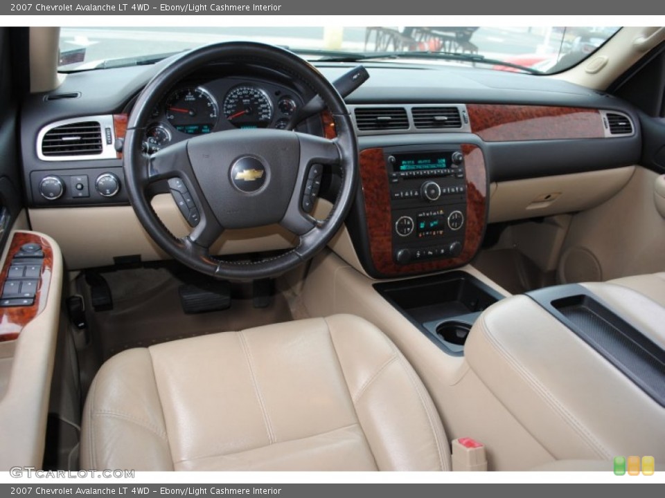 Ebony/Light Cashmere 2007 Chevrolet Avalanche Interiors