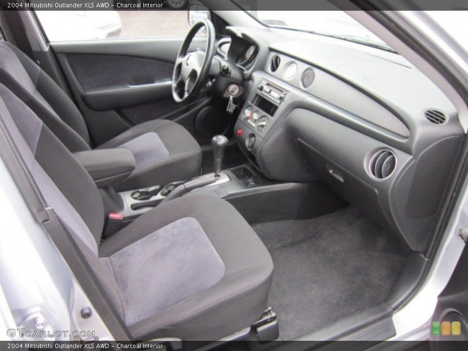 Charcoal Interior Photo for the 2004 Mitsubishi Outlander XLS AWD #57476788