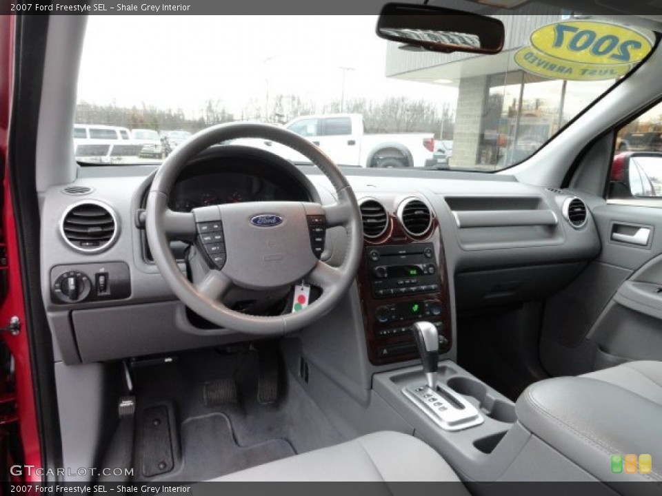 Shale Grey Interior Dashboard for the 2007 Ford Freestyle SEL #57496588