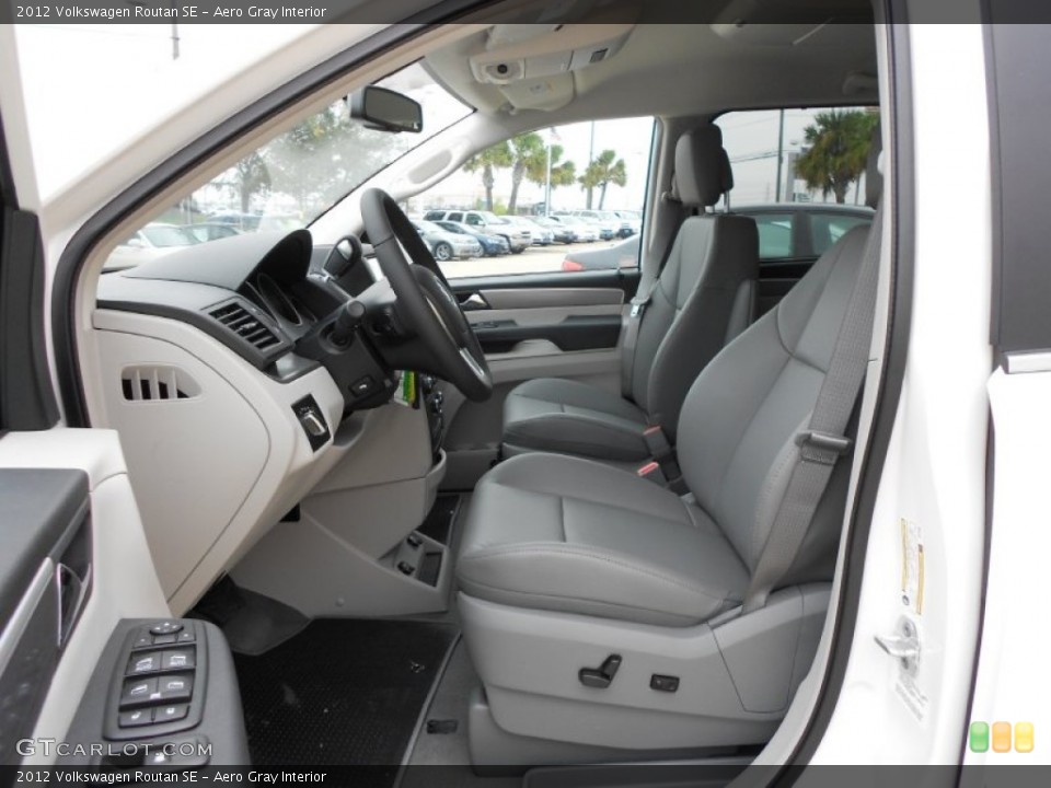 Aero Gray Interior Photo for the 2012 Volkswagen Routan SE #57503479