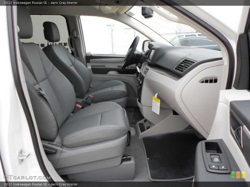 Aero Gray Interior Photo for the 2012 Volkswagen Routan SE #57503500