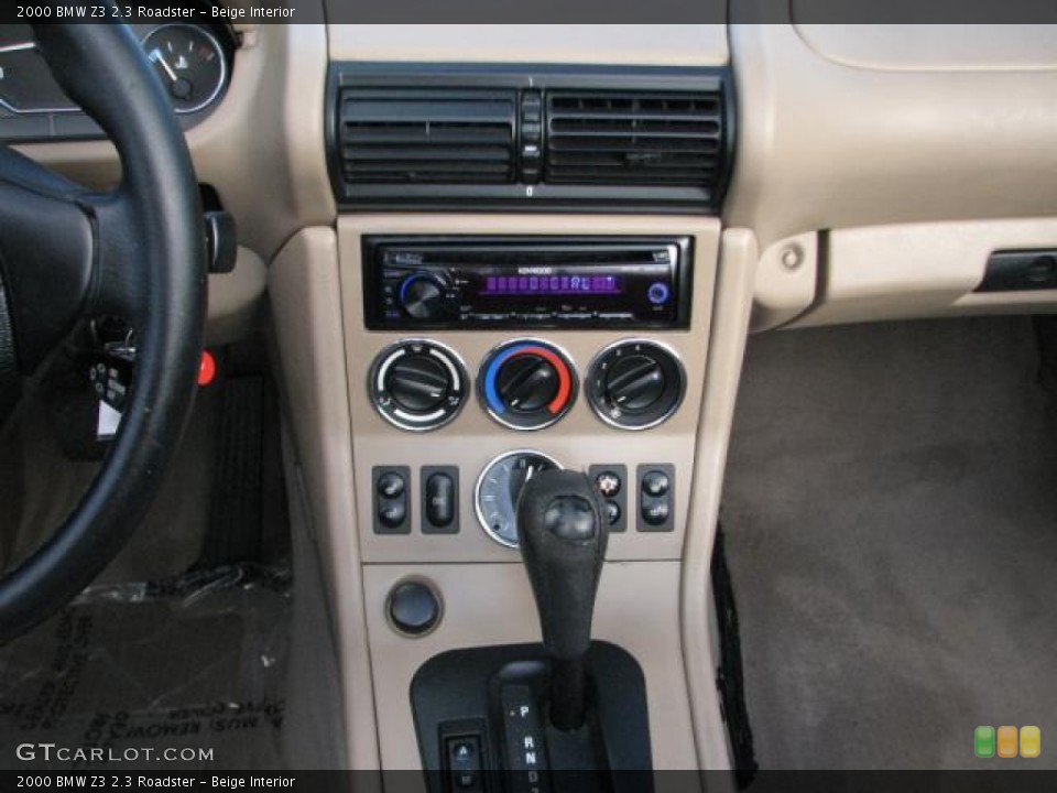 Beige Interior Controls for the 2000 BMW Z3 2.3 Roadster #57506938