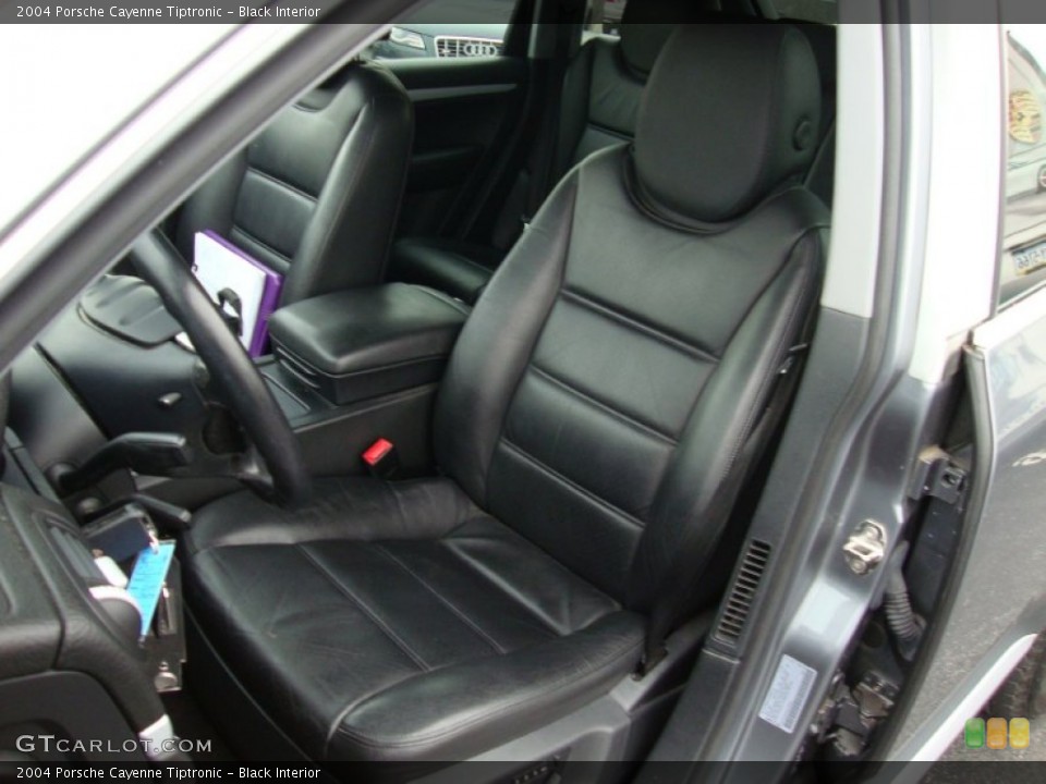 Black Interior Photo for the 2004 Porsche Cayenne Tiptronic #57519376