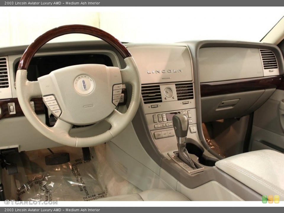 Medium Ash Interior Photo for the 2003 Lincoln Aviator Luxury AWD #57536206