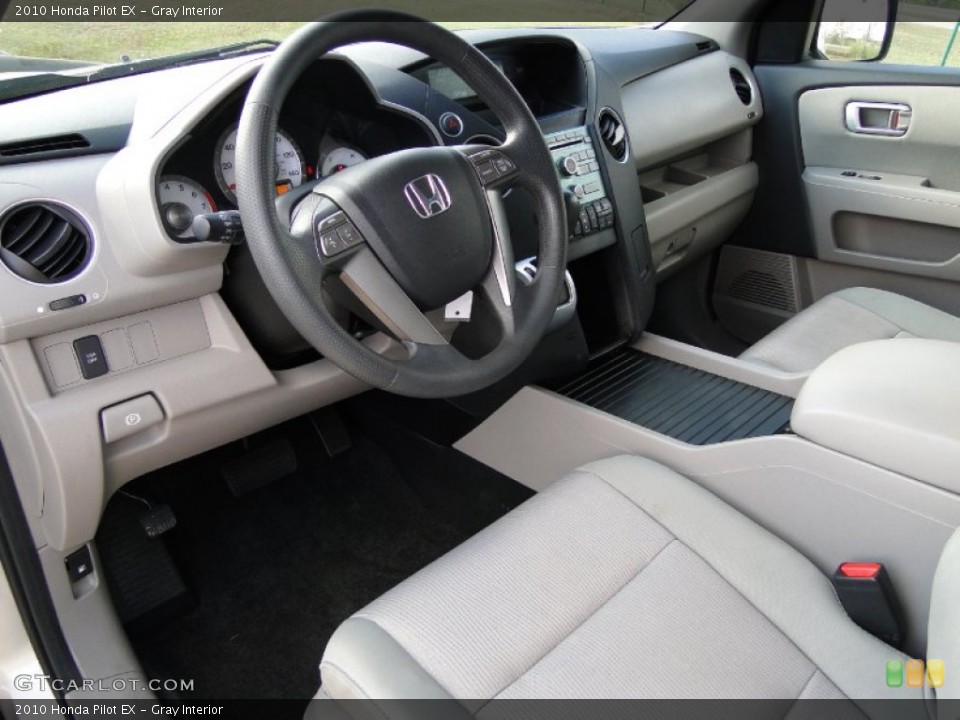 Gray Interior Photo for the 2010 Honda Pilot EX #57541863
