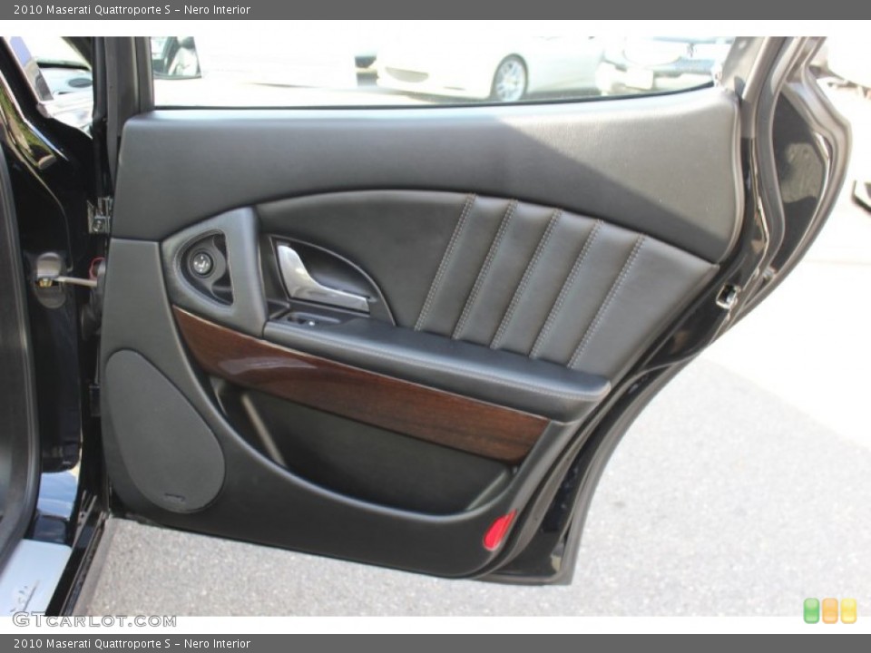 Nero Interior Door Panel for the 2010 Maserati Quattroporte S #57546341