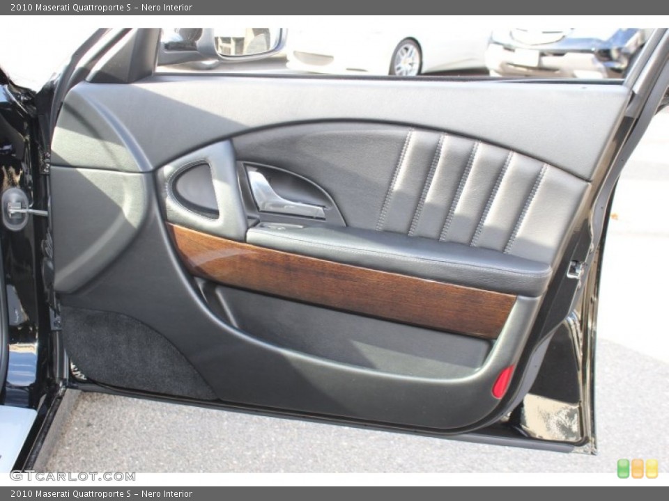 Nero Interior Door Panel for the 2010 Maserati Quattroporte S #57546357