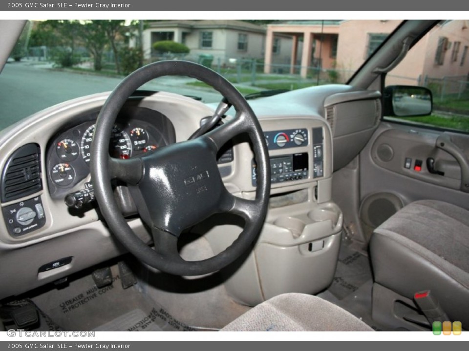Pewter Gray 2005 GMC Safari Interiors