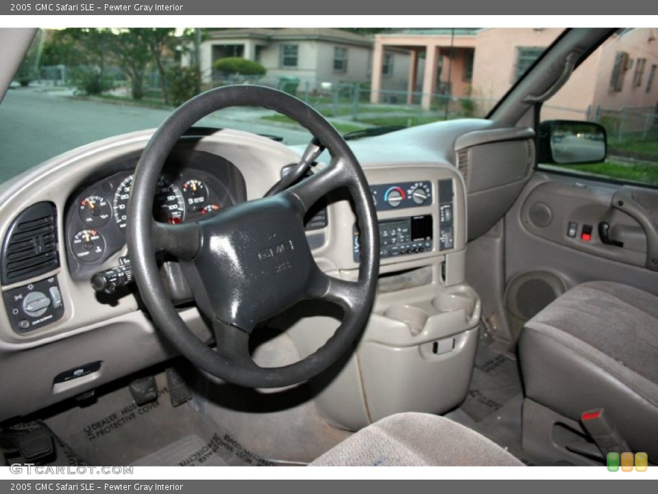 Pewter Gray Interior Photo for the 2005 GMC Safari SLE #57550318