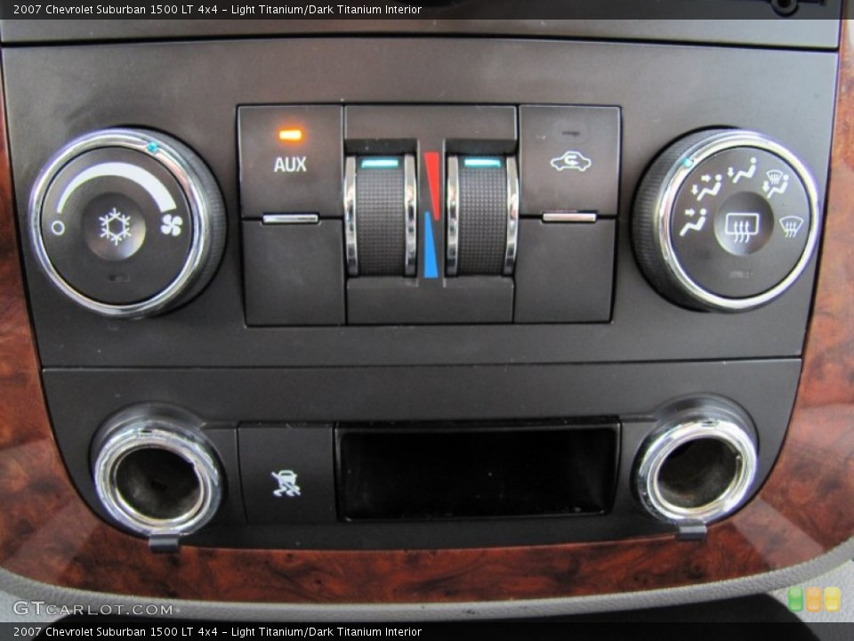 Light Titanium/Dark Titanium Interior Controls for the 2007 Chevrolet Suburban 1500 LT 4x4 #57553573