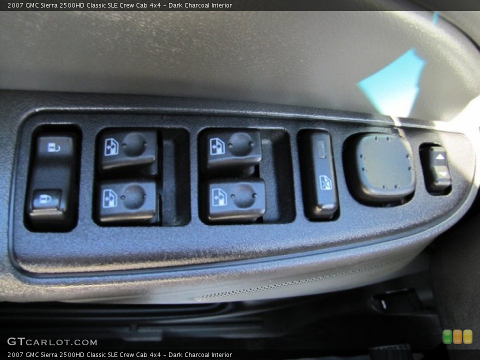 Dark Charcoal Interior Controls for the 2007 GMC Sierra 2500HD Classic SLE Crew Cab 4x4 #57553855