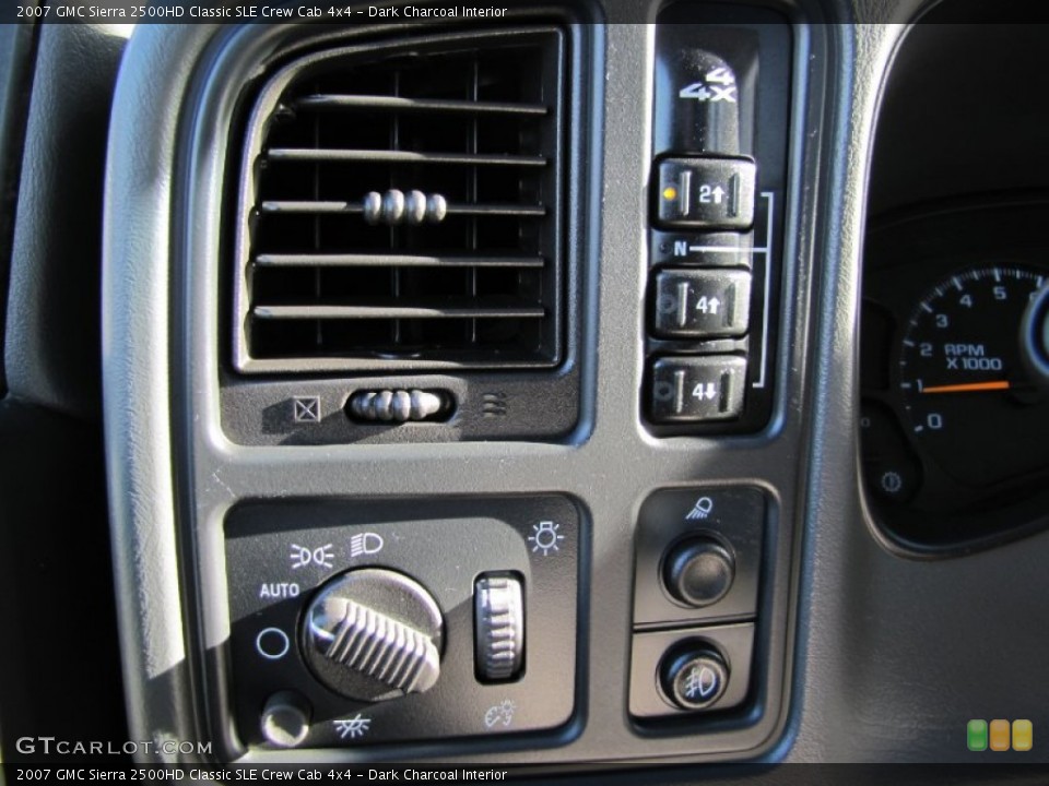Dark Charcoal Interior Controls for the 2007 GMC Sierra 2500HD Classic SLE Crew Cab 4x4 #57553867