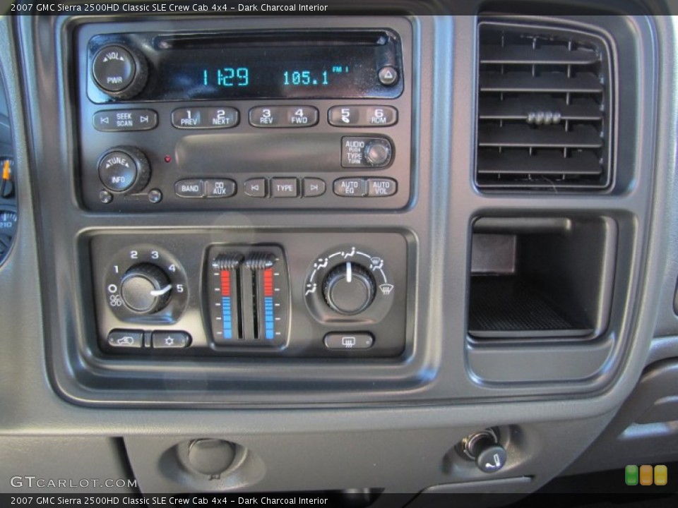 Dark Charcoal Interior Controls for the 2007 GMC Sierra 2500HD Classic SLE Crew Cab 4x4 #57553900