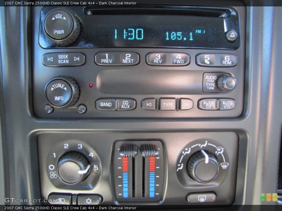 Dark Charcoal Interior Controls for the 2007 GMC Sierra 2500HD Classic SLE Crew Cab 4x4 #57553909