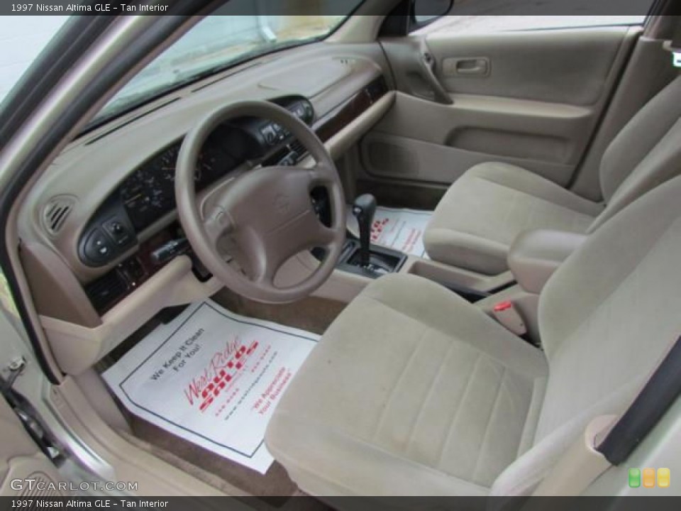 Tan Interior Photo for the 1997 Nissan Altima GLE #57626440
