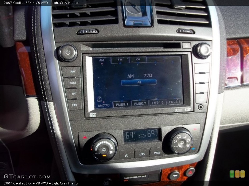 Light Gray Interior Controls for the 2007 Cadillac SRX 4 V8 AWD #57697886