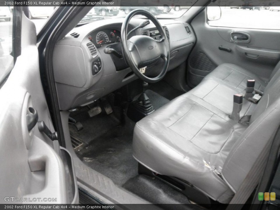 Medium Graphite Interior Photo for the 2002 Ford F150 XL Regular Cab 4x4 #57716168