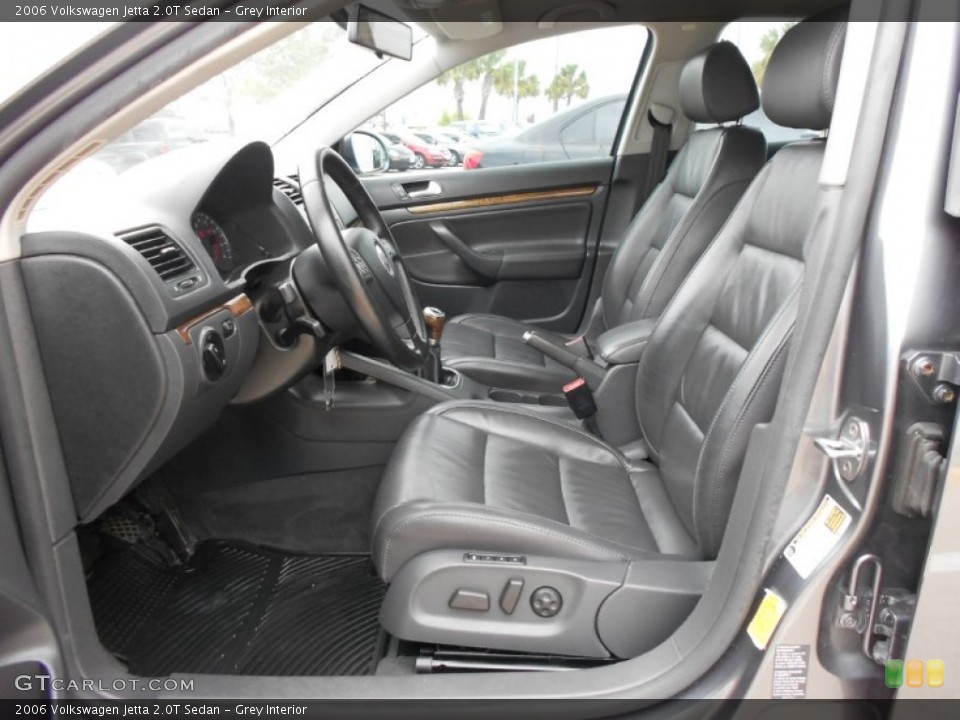 Grey Interior Photo for the 2006 Volkswagen Jetta 2.0T Sedan #57721661