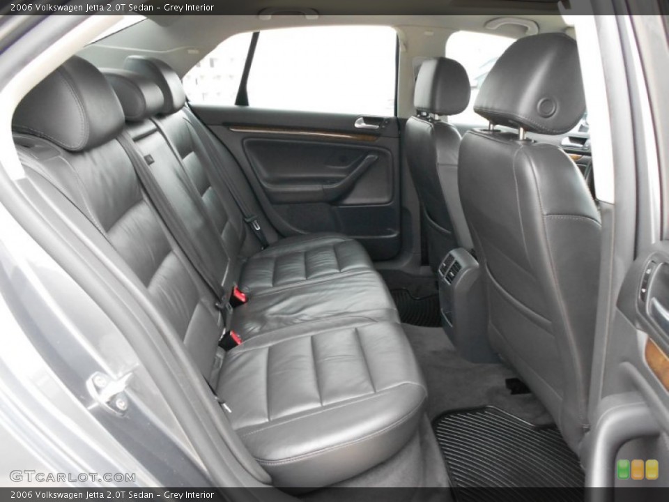Grey Interior Photo for the 2006 Volkswagen Jetta 2.0T Sedan #57721715