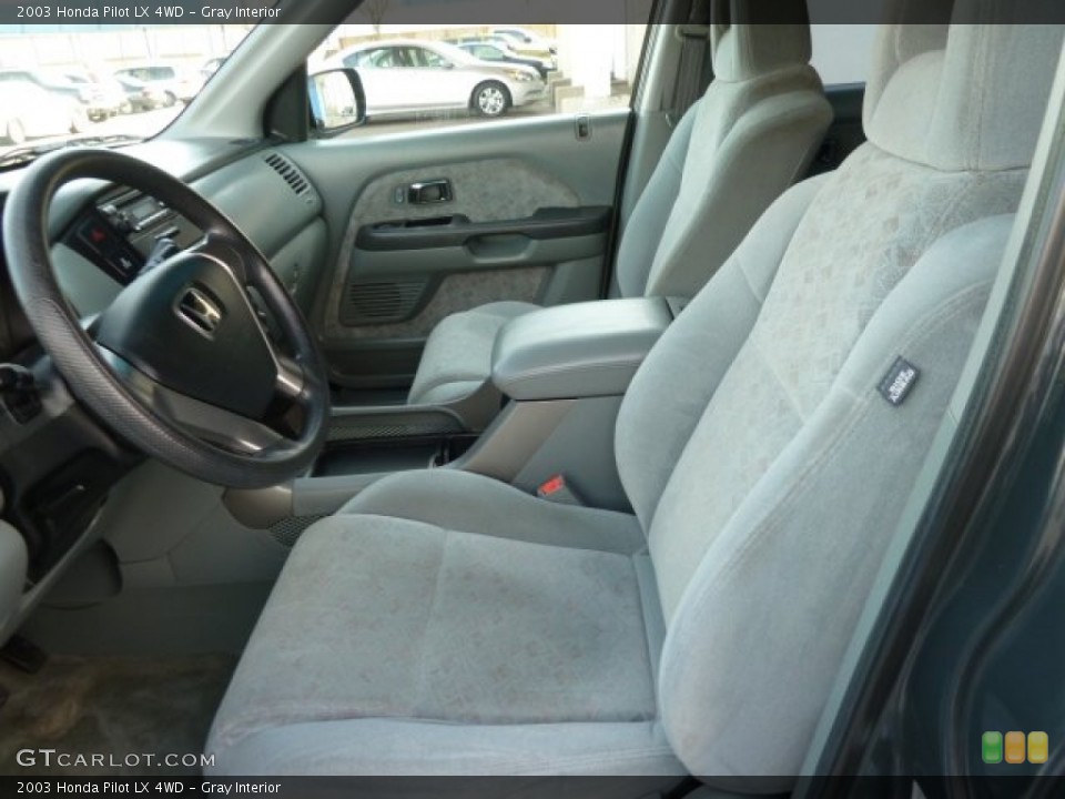 Gray Interior Photo for the 2003 Honda Pilot LX 4WD #57741788