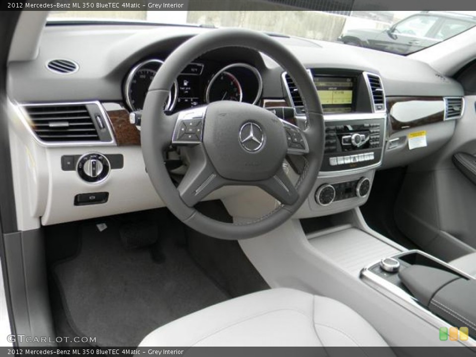Grey Interior Dashboard for the 2012 Mercedes-Benz ML 350 BlueTEC 4Matic #57744521