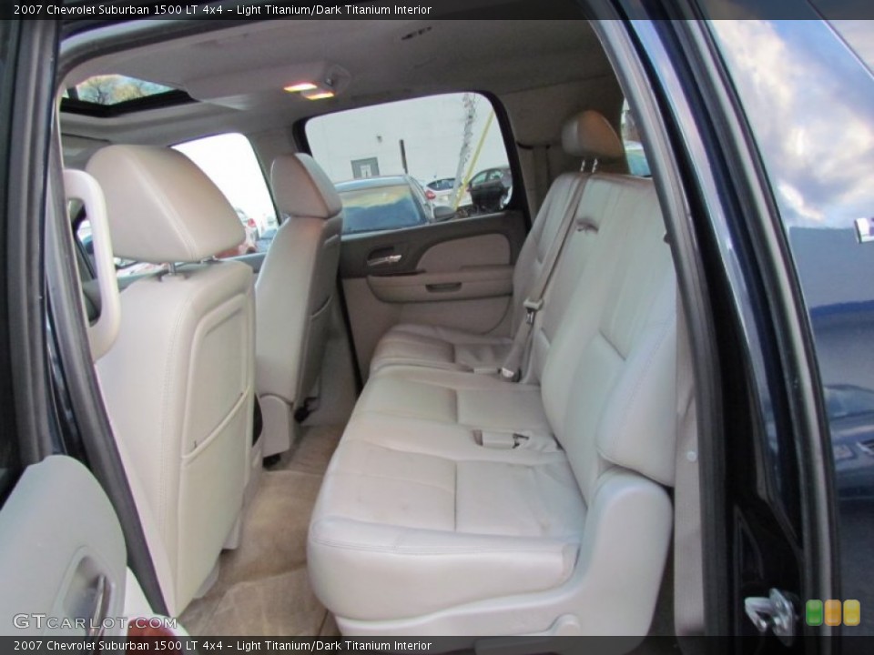Light Titanium/Dark Titanium Interior Photo for the 2007 Chevrolet Suburban 1500 LT 4x4 #57745256