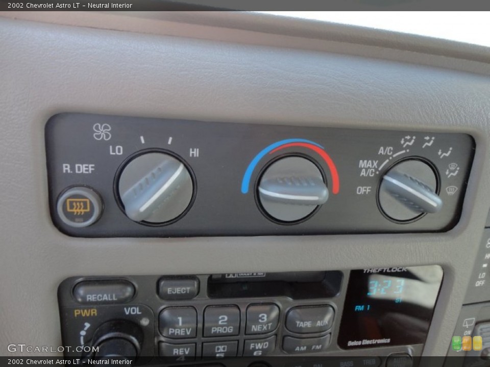 Neutral Interior Controls for the 2002 Chevrolet Astro LT #57753203