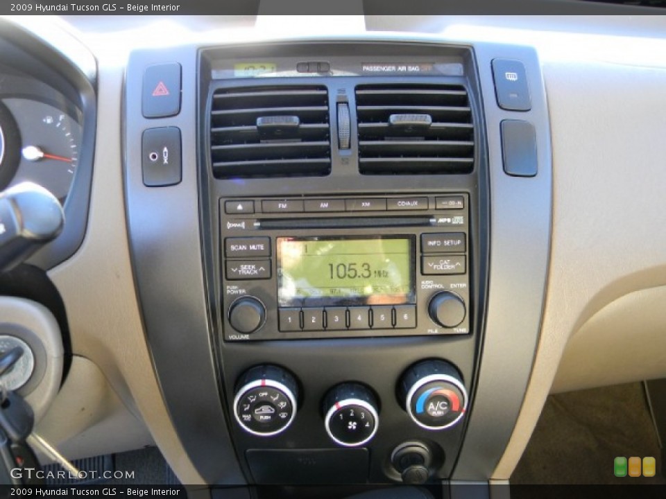 Beige Interior Controls for the 2009 Hyundai Tucson GLS #57759707