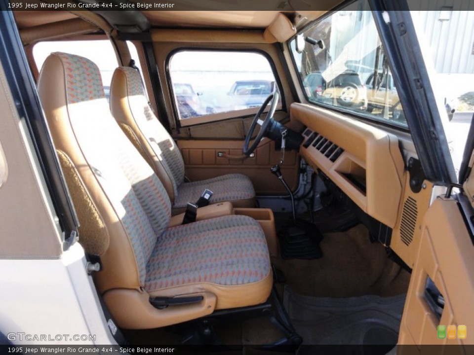 Spice Beige Interior Photo for the 1995 Jeep Wrangler Rio Grande 4x4 #57784381