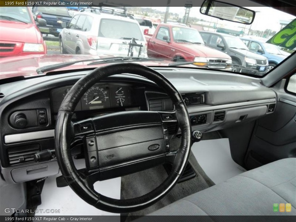 Gray Interior Photo for the 1995 Ford F150 XLT Regular Cab #57789677