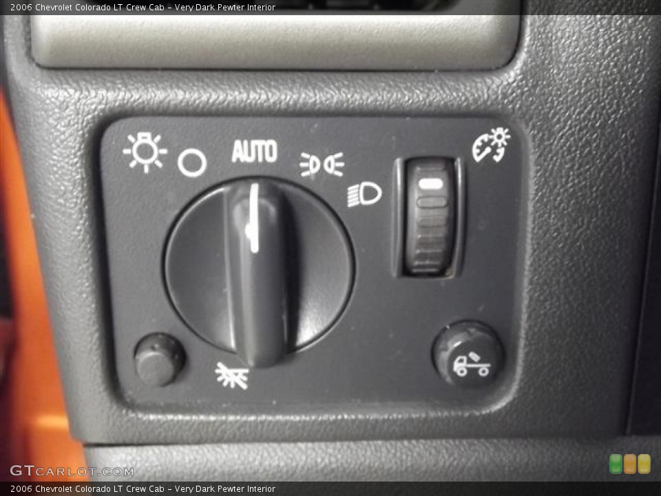 Very Dark Pewter Interior Controls for the 2006 Chevrolet Colorado LT Crew Cab #57816302