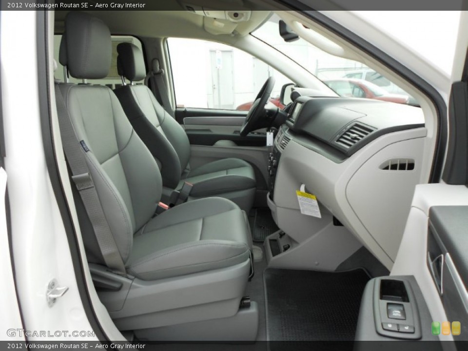 Aero Gray Interior Photo for the 2012 Volkswagen Routan SE #57837311