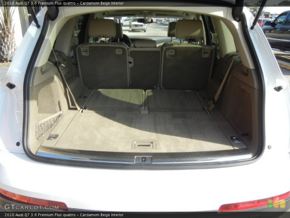 Cardamom Beige Interior Trunk for the 2010 Audi Q7 3.6 Premium Plus quattro #57847082
