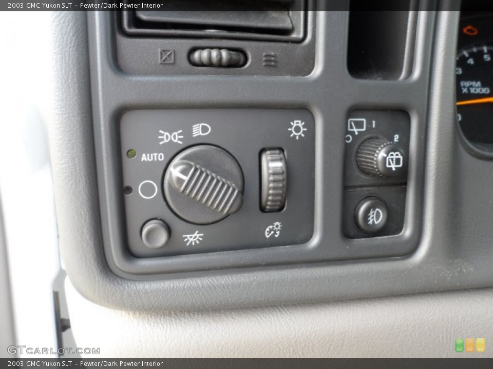Pewter/Dark Pewter Interior Controls for the 2003 GMC Yukon SLT #57870971
