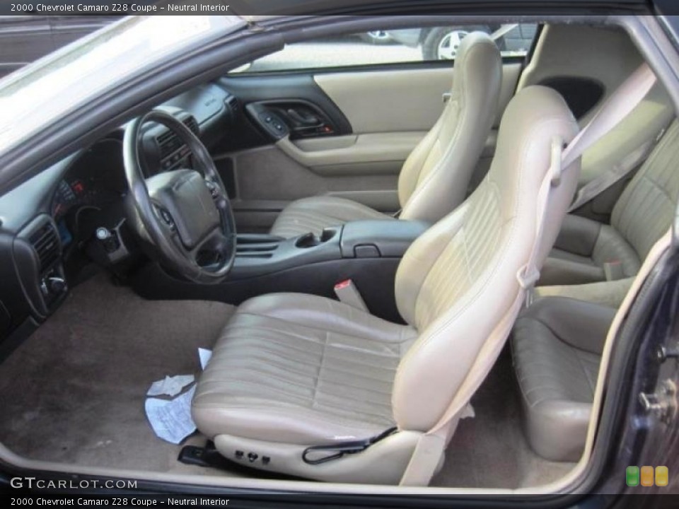 Neutral Interior Photo for the 2000 Chevrolet Camaro Z28 Coupe #57881977